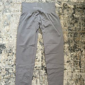 NVGTN LEGGINGS NEVER USED.